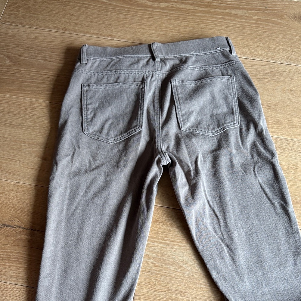 🦄 2 Pairs of Uniqlo pull-on pants - black and light grey - Picture 8 of 11